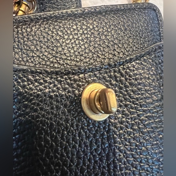 Gorgeous Coach Legacy Black 🖤 Pebble Leather Phone Wallet Heavy Duty Curb Chain - Picture 11 of 13